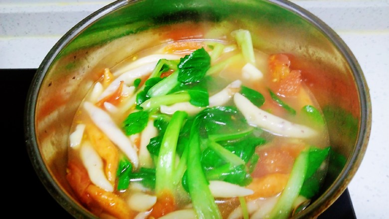 冬至美食+三种口味的面鱼汤,煮30秒，放入盐