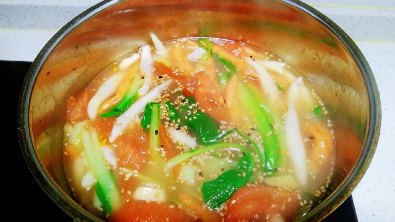 冬至美食+三种口味的面鱼汤,搅拌均匀