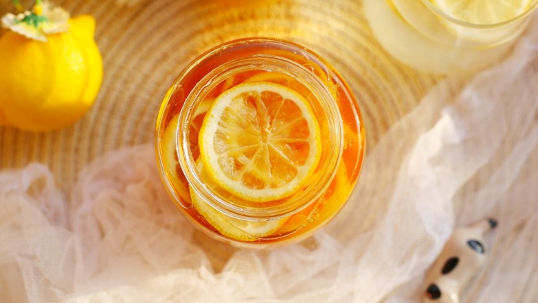 冬至美食 柠檬蜂蜜水,排毒养颜。