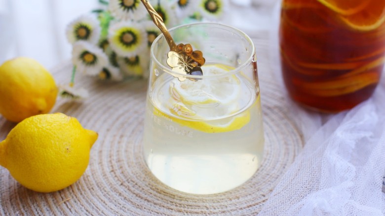冬至美食 柠檬蜂蜜水,每天一杯。