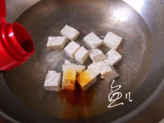 冬至美食 菠菜豆腐汤,放入生抽