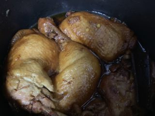 电饭煲焖鸡,按电饭煲