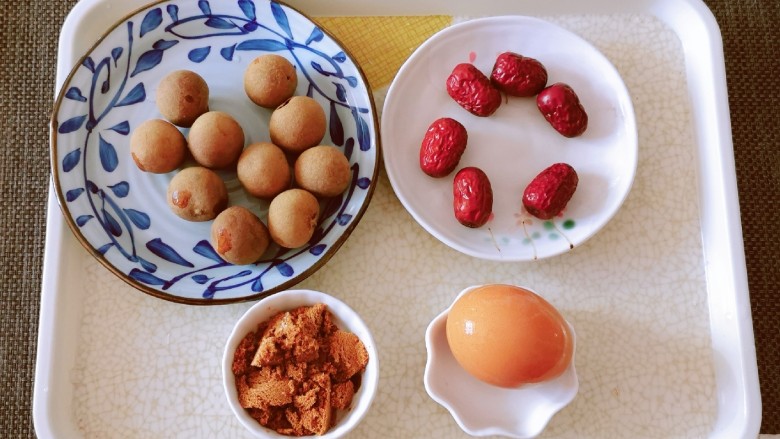 桂圆炖蛋,食材准备好