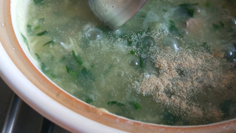 菠菜猪肝粥,搅拌均匀即可。