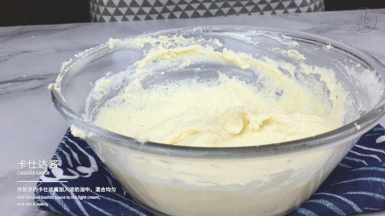 低脂低糖｜日式豆腐戚风蛋糕,使用刮刀混合均匀