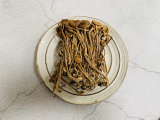 茶树菇排骨汤,茶树菇100g