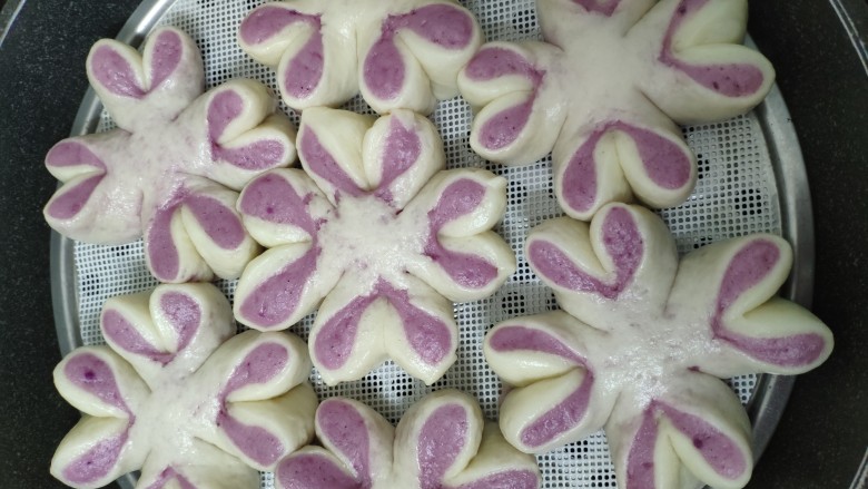 紫薯花朵馒头,蒸好啦，不回缩。