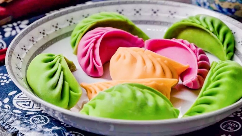 彩色水饺 摆盘图片