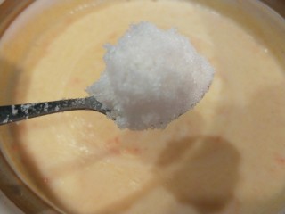 奶香南瓜粥,加入一勺白糖搅拌均匀即可食用。