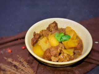 土豆牛腩煲,出锅