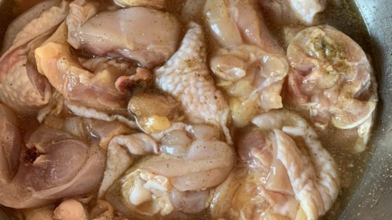 小鸡炖蘑菇粉条,放盐 姜粉