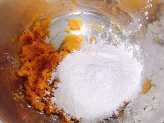 南瓜糯米糕,加入糯米粉和玉米淀粉