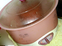 冰糖炖梨,放入电炖锅，隔水炖煮1小时左右
