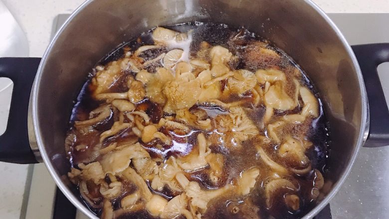 小鸡炖蘑菇粉条,我换了个小锅炖煮