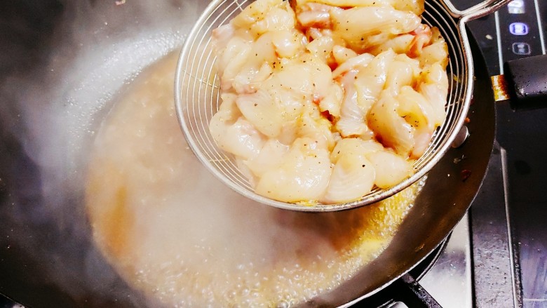 老坛酸菜鱼,大火煮腌制的鱼片，2分钟出锅