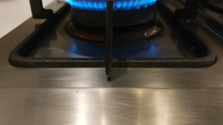 豆鼓蒸排骨,大火烧开转中火一个半小时关火。