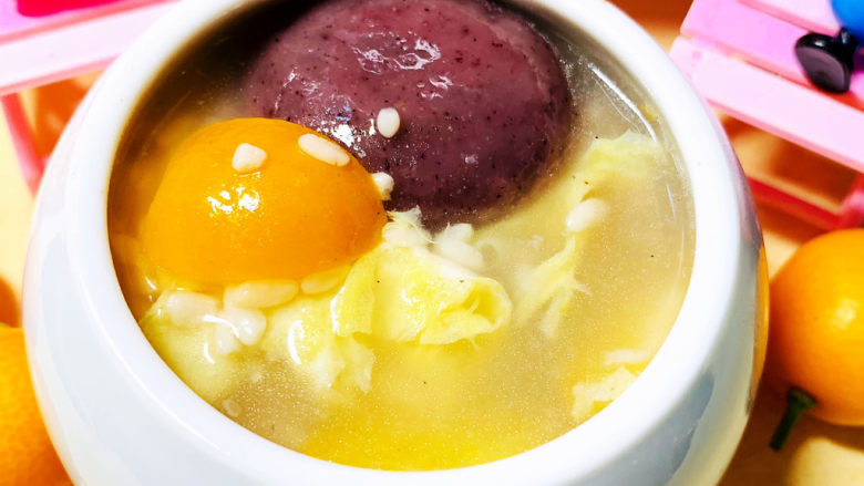 鸡蛋醪糟汤,冬天来一碗，全身暖暖哒！