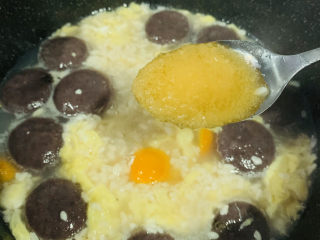 鸡蛋醪糟汤,金桔煮两分钟，加入蜂蜜