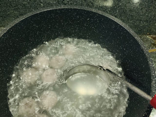 鸡蛋醪糟汤,中间稍微轻轻搅拌下，避免粘锅