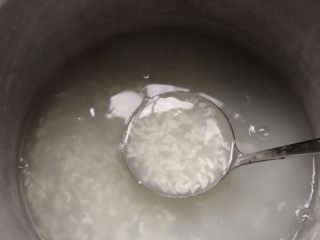 奶香南瓜粥,稀饭熬成起胶质就行了。