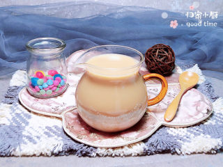 香芋奶茶,一杯香芋奶茶就上桌了，搭配上一些甜品，享受幸福时光吧！