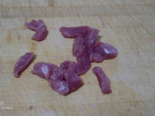 猪肉炒有机菜花、平菇,🐷肉切片