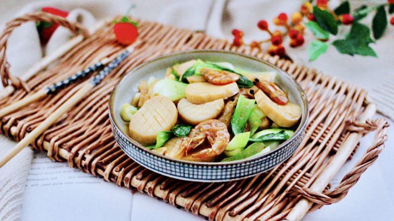 青菜炒香菇,营养丰富又好吃，搭配一碗米饭超满足。