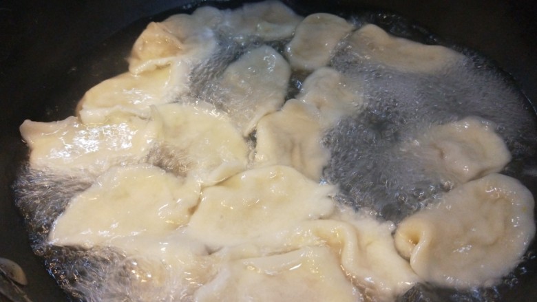香菇虾仁饺子,怎么才算熟，煮饺子胖胖的飘起就好了。