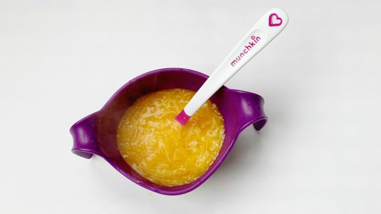 6个月加宝宝辅食：南瓜浓汤碎面,搅拌均匀开吃吧