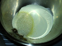 杏仁生牛奶糖,将除杏仁外的全部材料倒入锅中