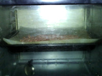 花生牛轧糖,放在预热160度的烤箱中，中层，烤约10分钟左右