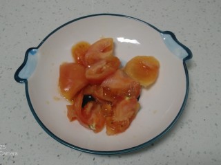 西红柿炒有机菜花、上海青,西红柿洗净切块