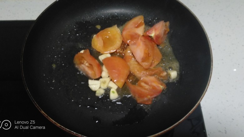 西红柿炒有机菜花、上海青,放入西红柿