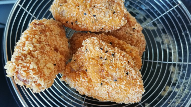 香酥炸鸡翅,起锅沥油