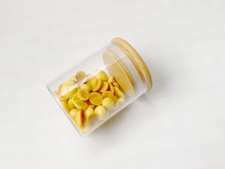 小月龄宝宝零食：蛋黄溶豆（步骤详细）,放凉后装入密封罐中。很容易受潮的。5-7天食用完哦。