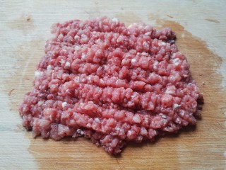 鱼香茄饼,猪肉剁成肉泥