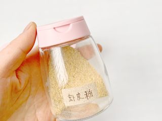 宝宝辅食：虾皮粉,放入密封玻璃瓶中冰箱冷藏保存。