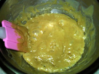 杏仁牛轧糖,继续搅拌至颜色呈浅咖啡色，液体浓稠，离火
