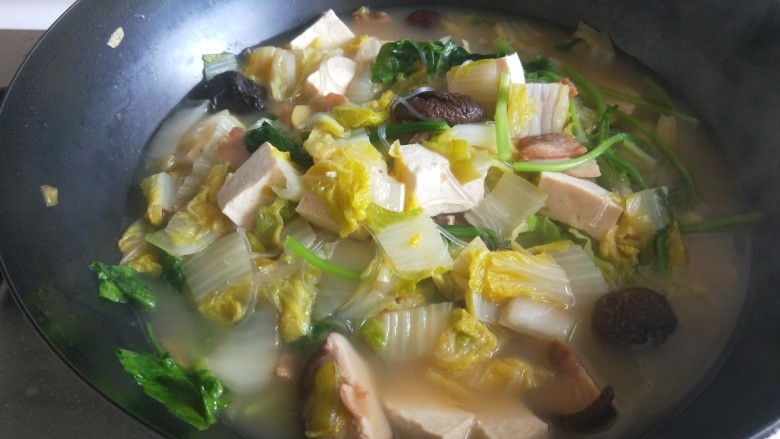 豆腐丸子汤,搅拌均匀即可。