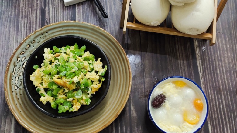 金桔米酒汤圆酿,配上馒头，锅塌鸡蛋，完美的中式早餐