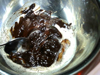 松露巧克力,隔水加热至溶化，搅拌均匀，离火