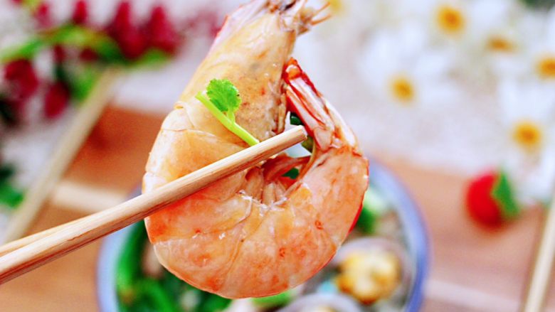 鲍鱼对虾香菇菠菜面,营养丰富又鲜美无比，一个人也要好好吃饭，也要有仪式感哟。