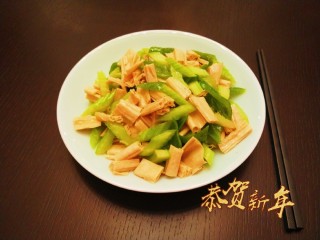 青椒炒腐竹,青椒炒腐竹。