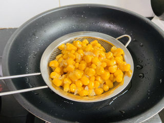 蛋黄焗玉米,控油