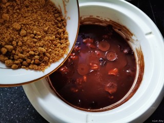 黑米红豆粥,加入红糖