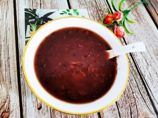 黑米红豆粥,健脾温肝，养气活血