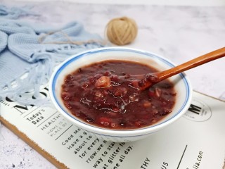 黑米红豆粥,喜欢喝的一碗都不够。