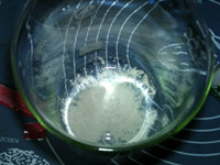 红枣酸奶,将菌粉倒入容器中