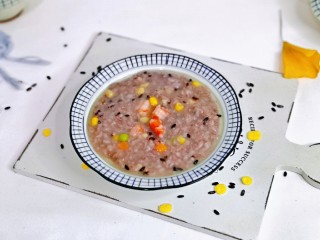 黑米红豆粥,寒冷的冬天早餐来一碗热乎乎的粥，暖身又暖胃。