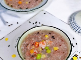 黑米红豆粥,赶紧做给家人吃吧，老少皆宜，健康养生。
